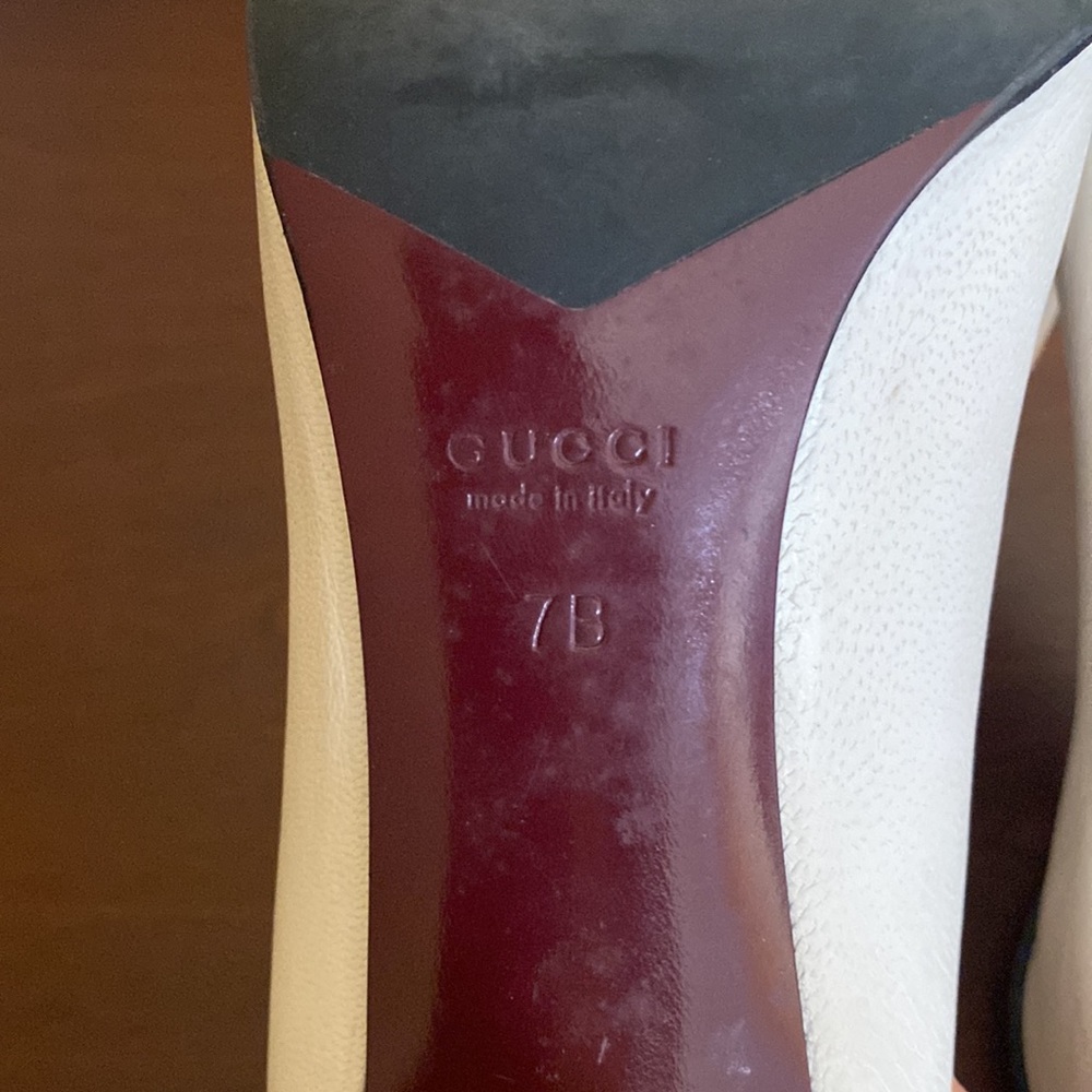 White Gucci Pumps - Mint Condition - Box Included - image 4
